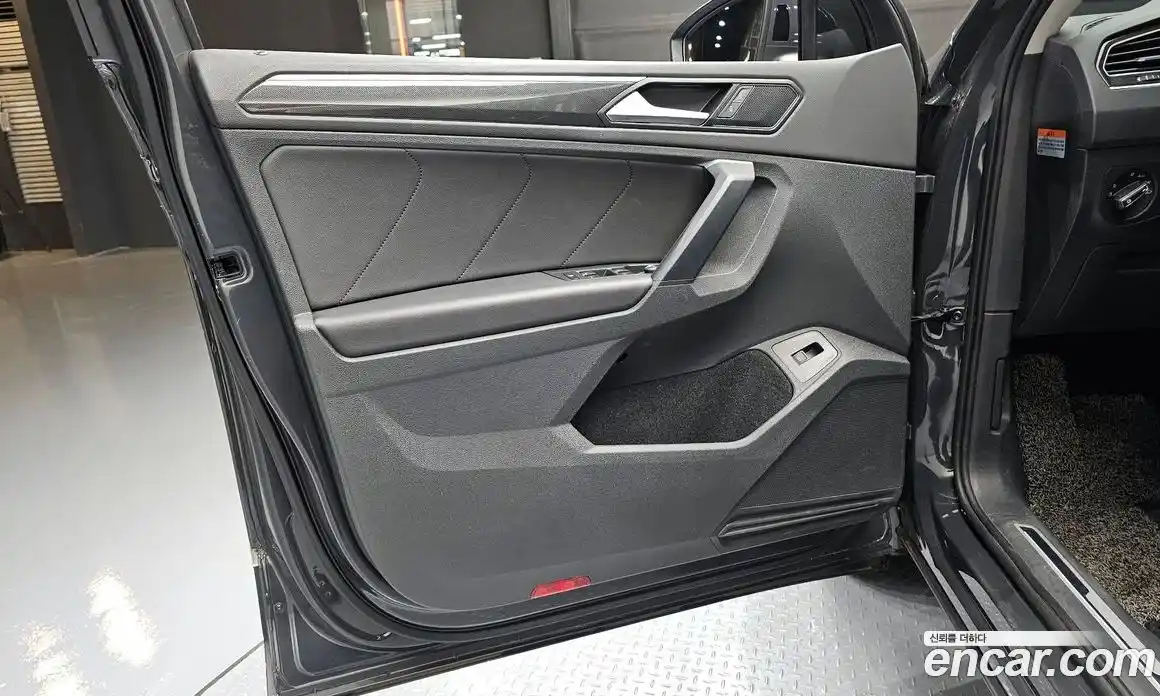 Volkswagen Tiguan 2021 2.0 автомат (гидро), фото 14