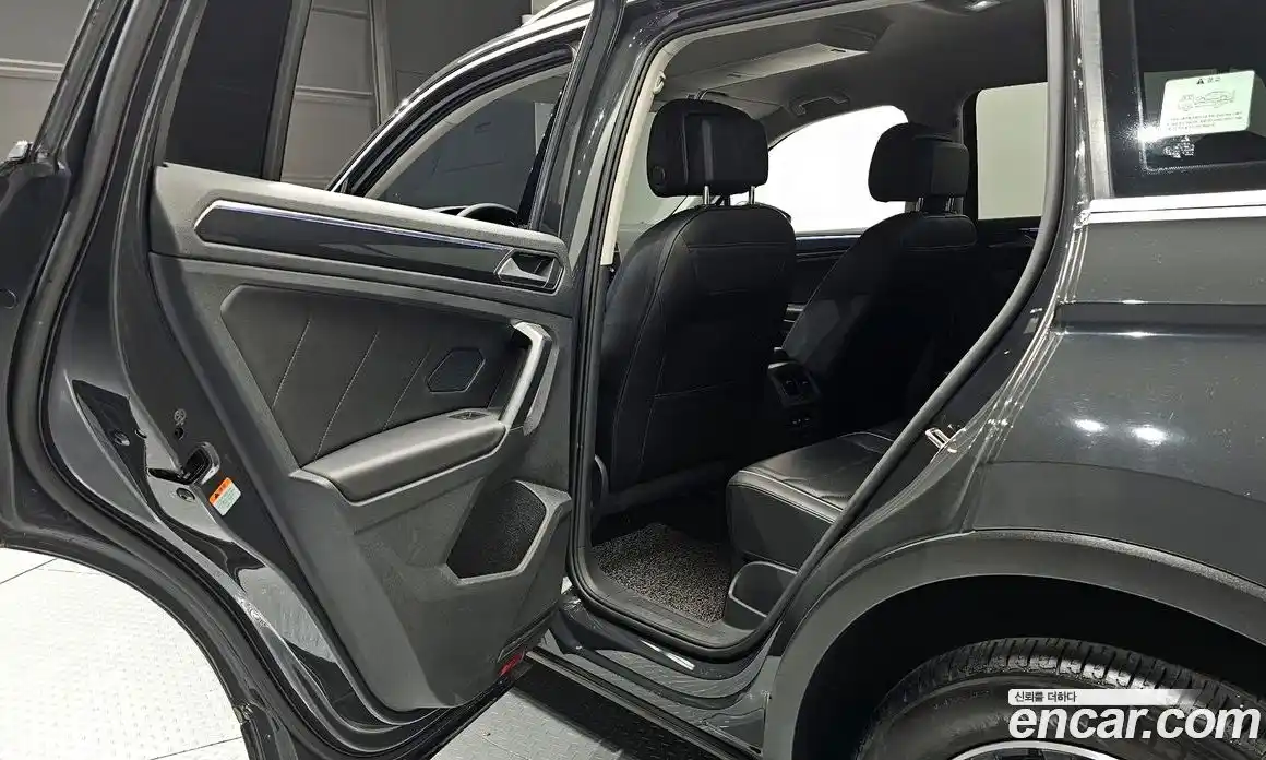 Volkswagen Tiguan 2021 2.0 автомат (гидро), фото 18