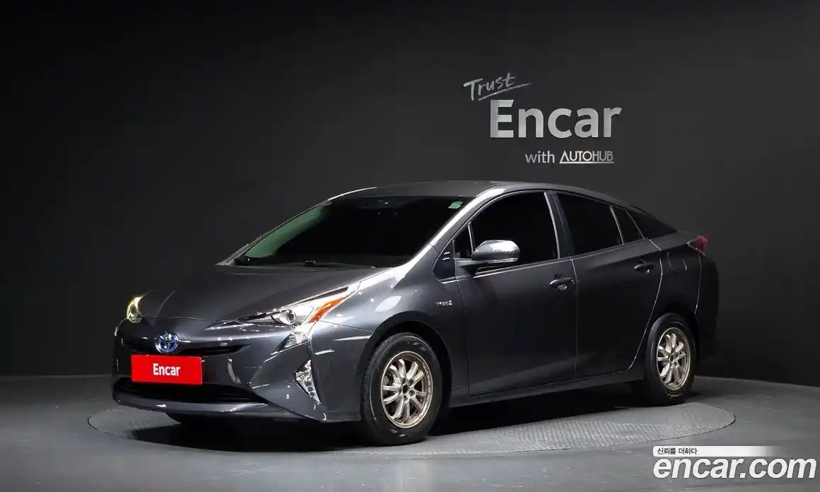 Toyota Prius 2017 1.8 гидро, фото 1