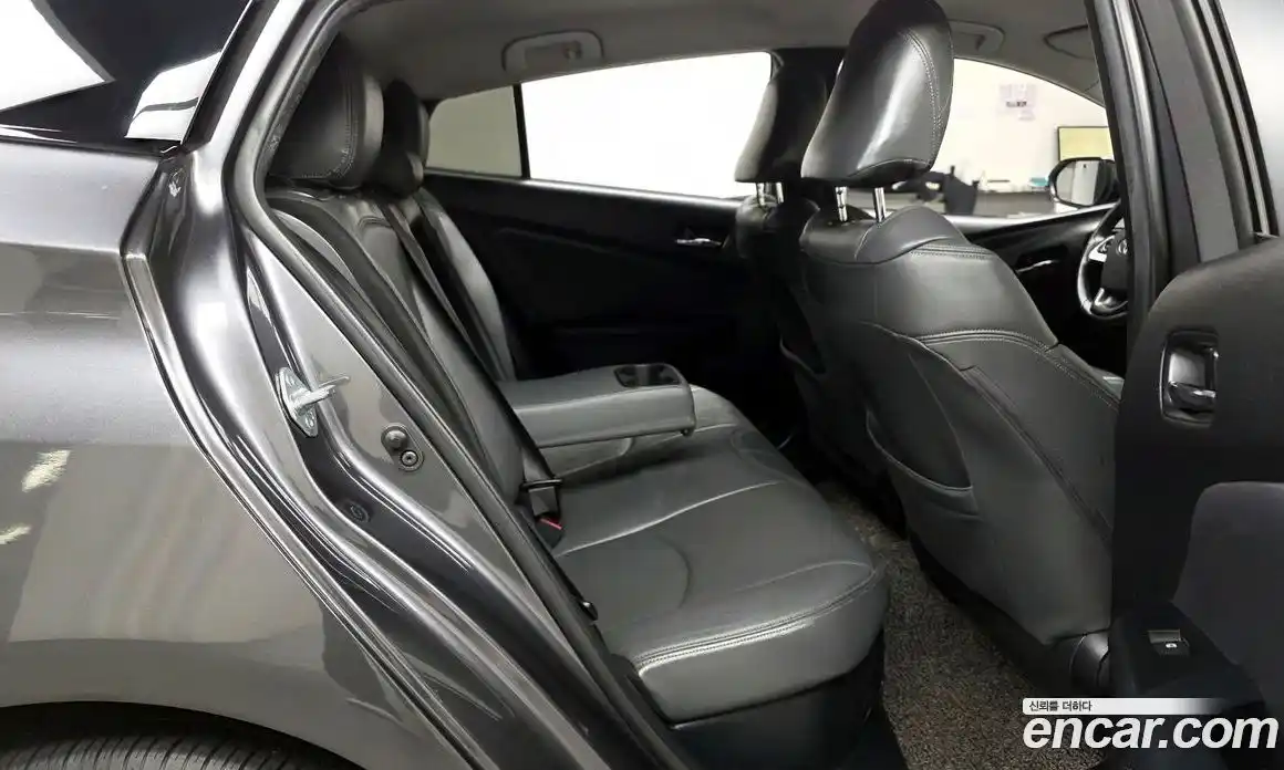 Toyota Prius 2017 1.8 гидро, фото 12
