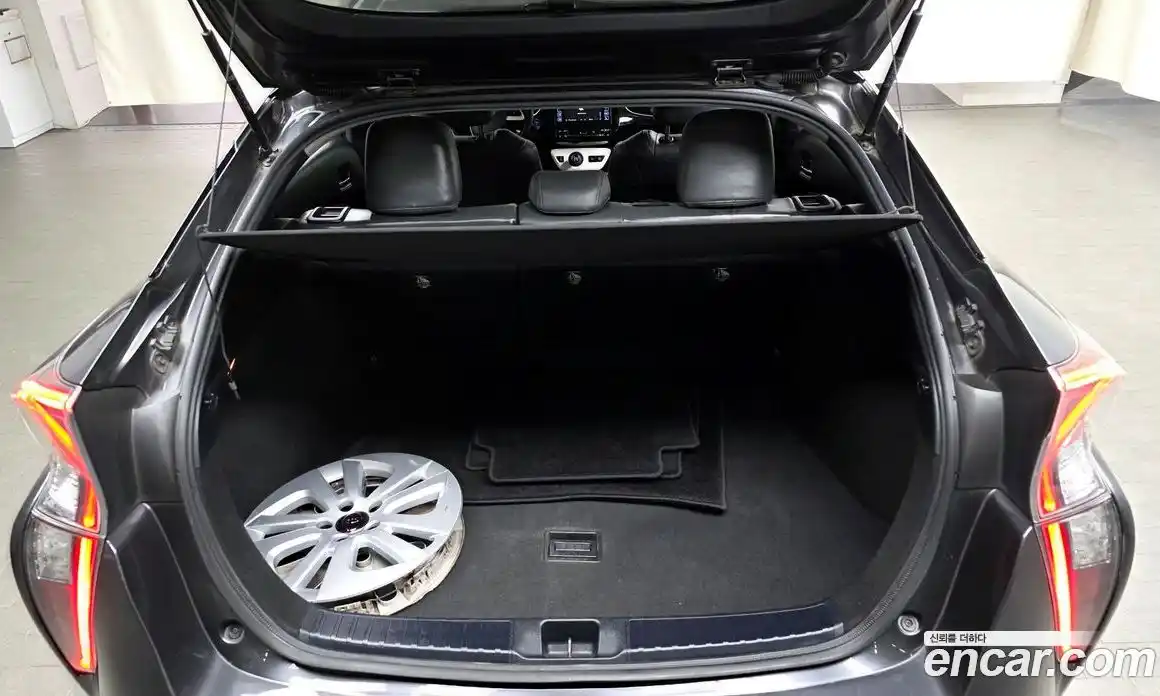Toyota Prius 2017 1.8 гидро, фото 20
