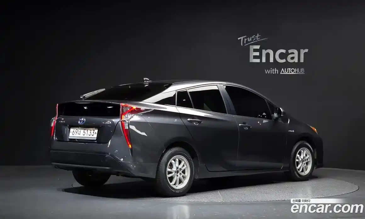 Toyota Prius 2017 1.8 гидро, фото 2
