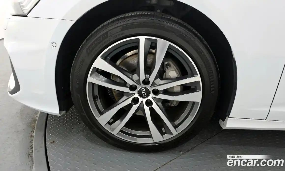 Audi A6 2023 2.0 автомат (гидро), фото 5