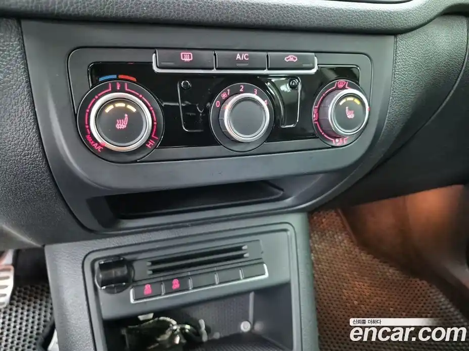 Volkswagen Tiguan 2014 2.0 автомат (гидро), фото 13