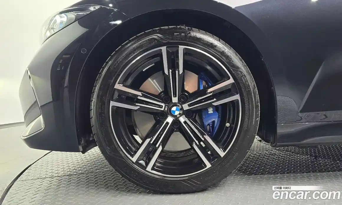 BMW 3-Series 2025 2.0 гидро, фото 4