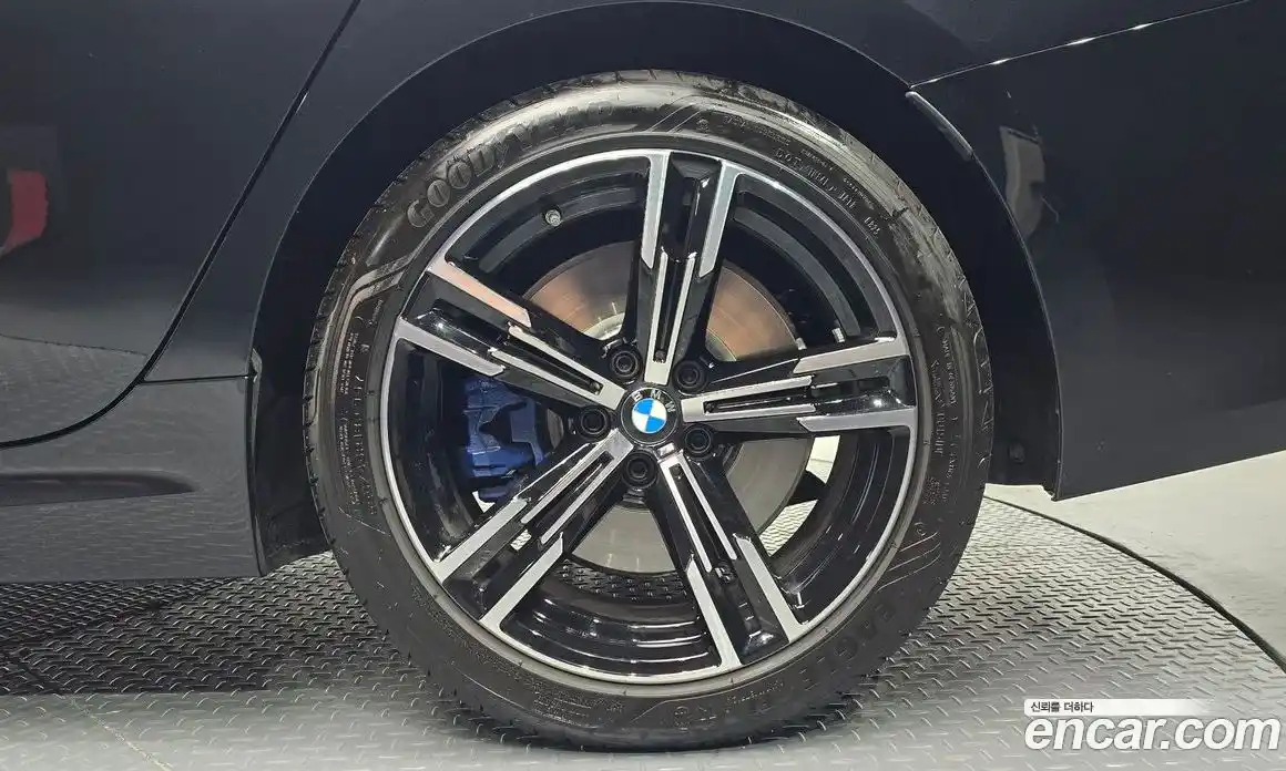 BMW 3-Series 2025 2.0 гидро, фото 6