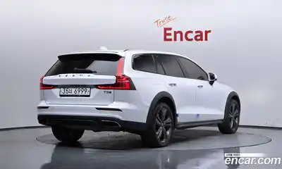 Volvo V60 2019 2.0 автомат (гидро), миниатюра 2