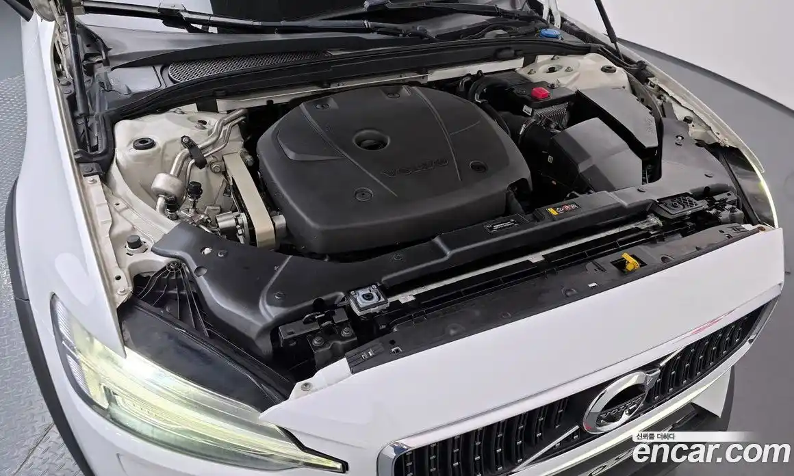 Volvo V60 2019 2.0 автомат (гидро), фото 6