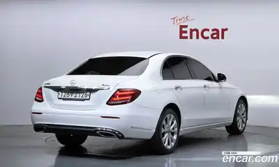 Mercedes-Benz E-Class 2018 2.0 автомат (гидро), миниатюра 3