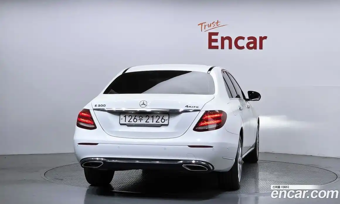 Mercedes-Benz E-Class 2018 2.0 автомат (гидро), фото 4