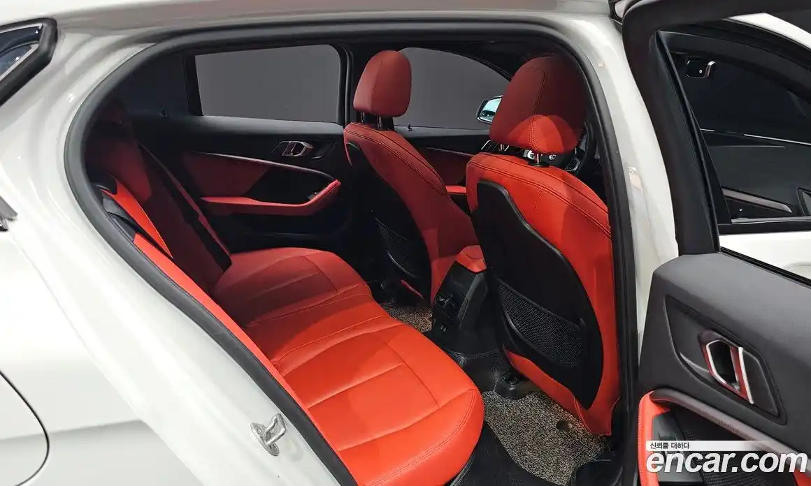 BMW 1 серия 2022 2.0 автомат (гидро), фото 16