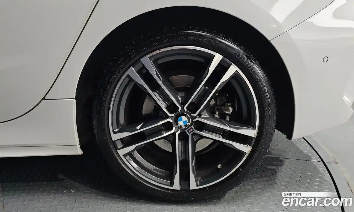 BMW 1 серия 2022 2.0 автомат (гидро), фото 7