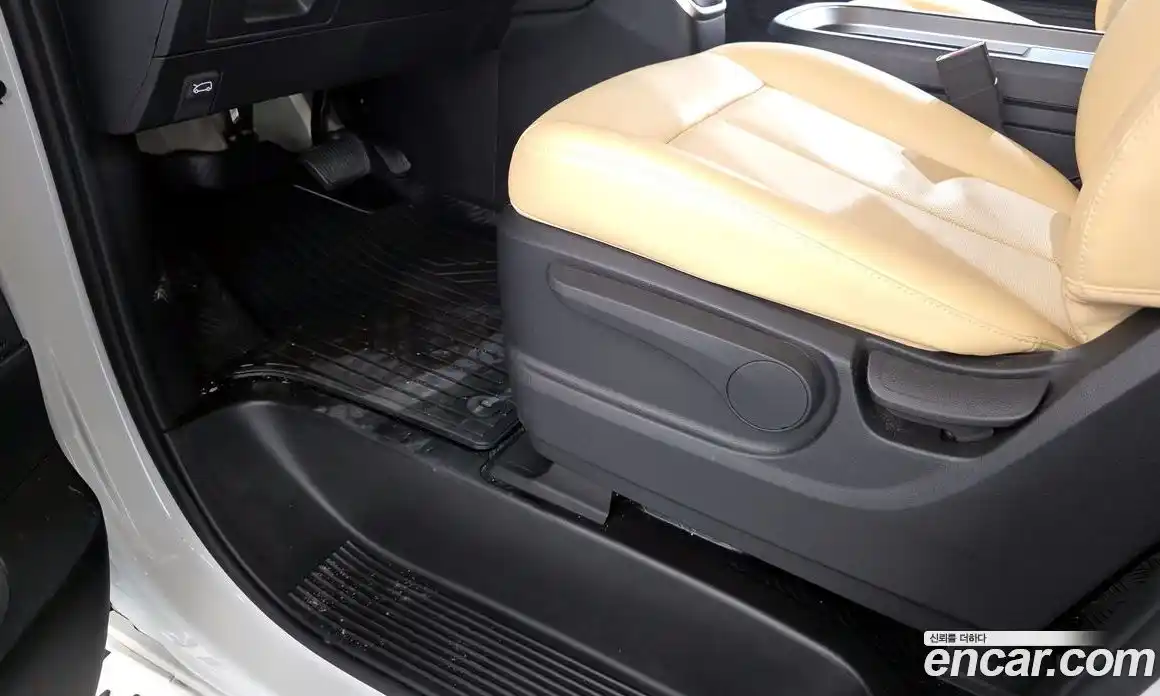 Hyundai Staria 2023 3.5 гидро, фото 24