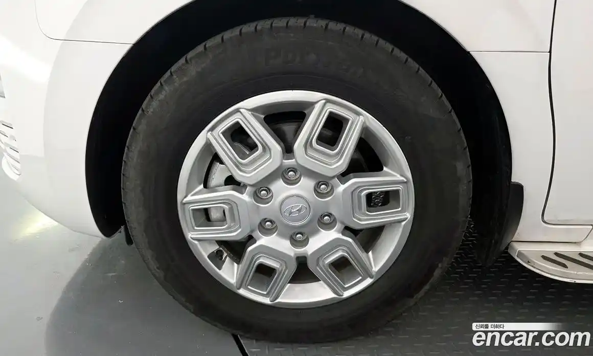 Hyundai Staria 2023 3.5 гидро, фото 5