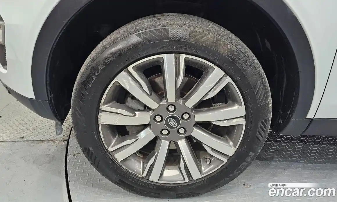 Land Rover Discovery Sport 2017 2.0 автомат (гидро), фото 5