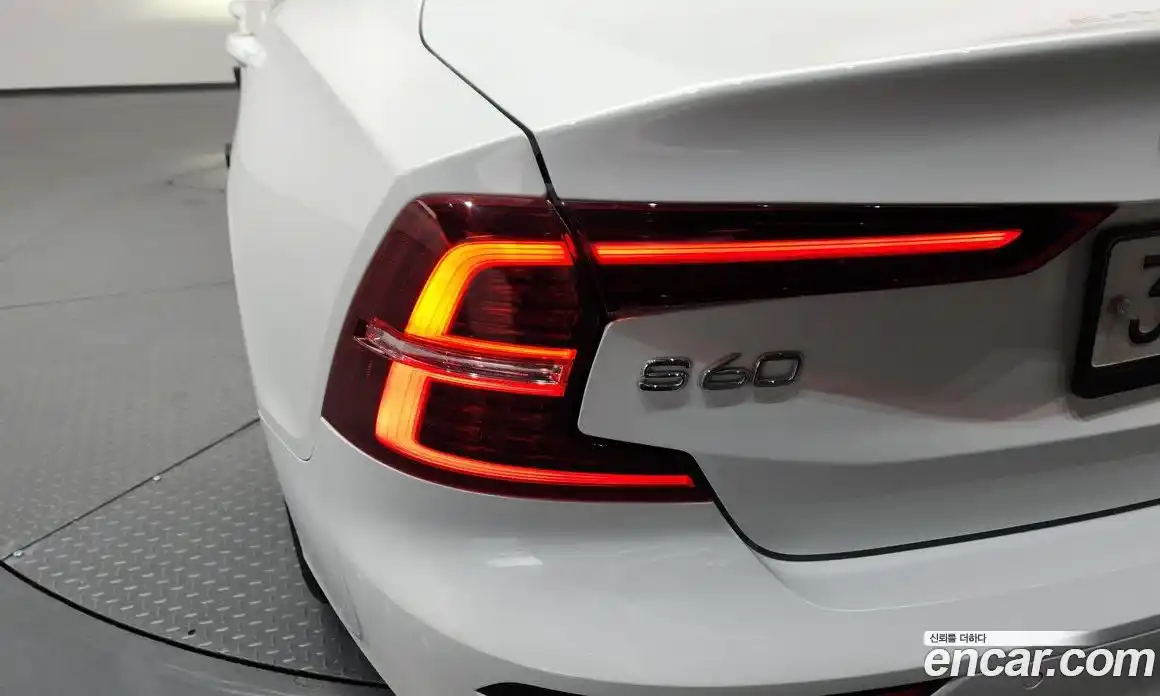 Volvo S60 2020 2.0 автомат (гидро), фото 9