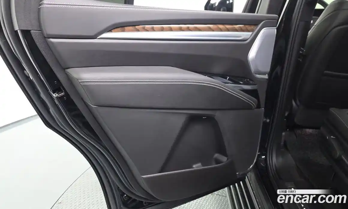 Cadillac Escalade 2025 6.2 гидро, фото 15