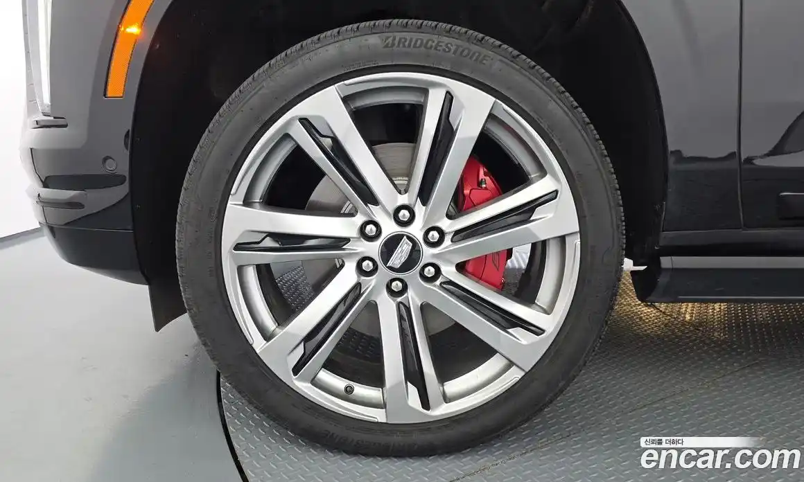 Cadillac Escalade 2025 6.2 гидро, фото 5