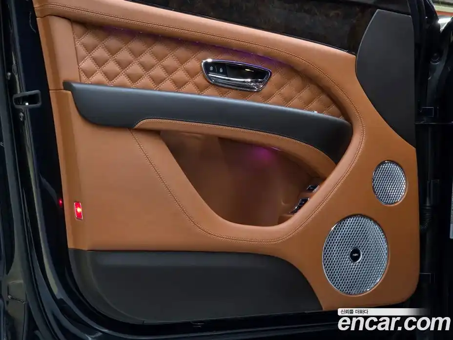 Bentley Bentayga 2021 4.0 гидро, фото 11