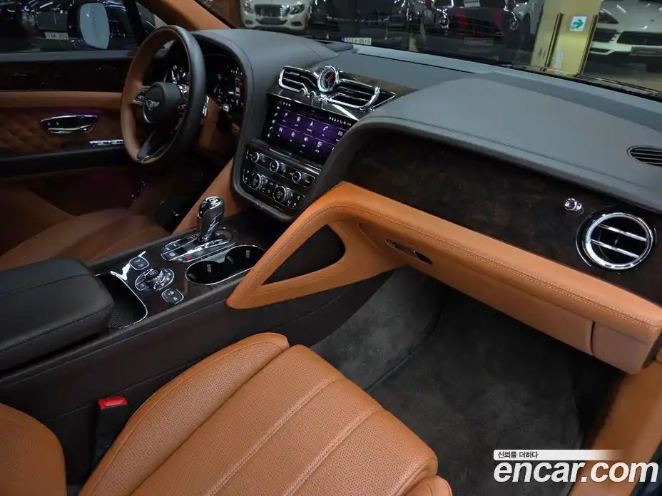 Bentley Bentayga 2021 4.0 гидро, фото 15