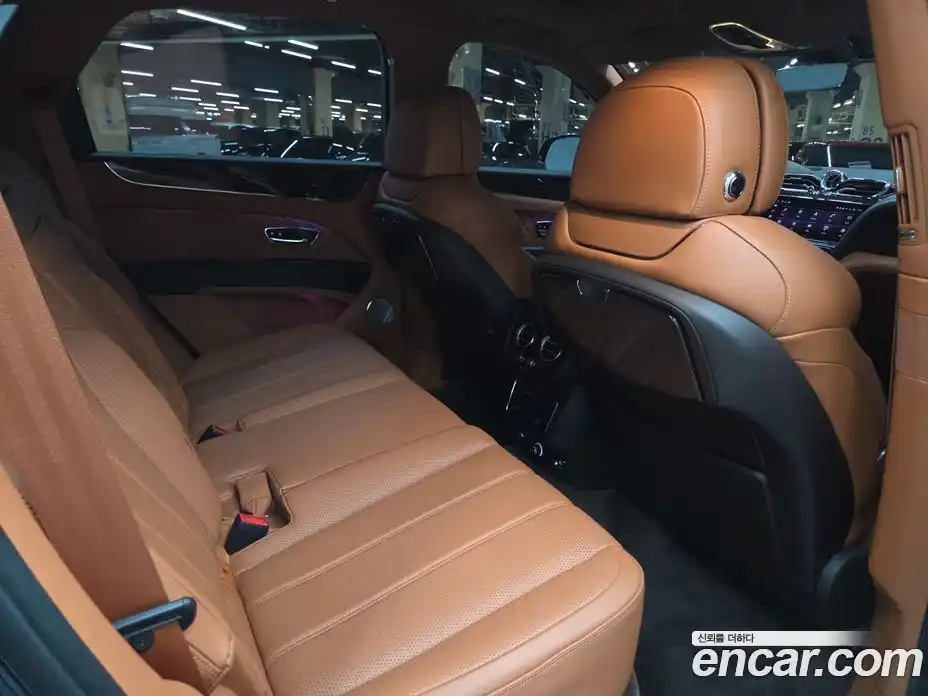 Bentley Bentayga 2021 4.0 гидро, фото 17