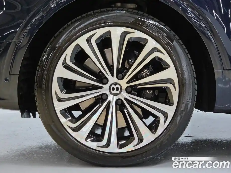 Bentley Bentayga 2021 4.0 гидро, фото 5