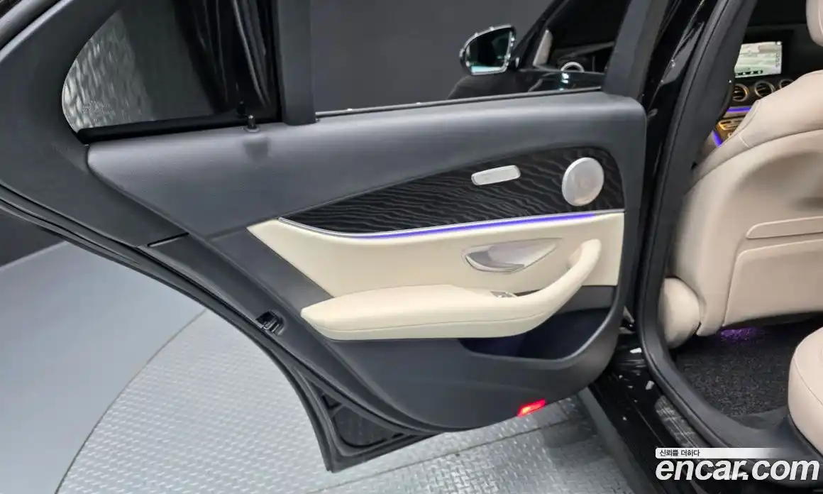 Mercedes-Benz E-Class 2023 2.0 гидро, фото 15