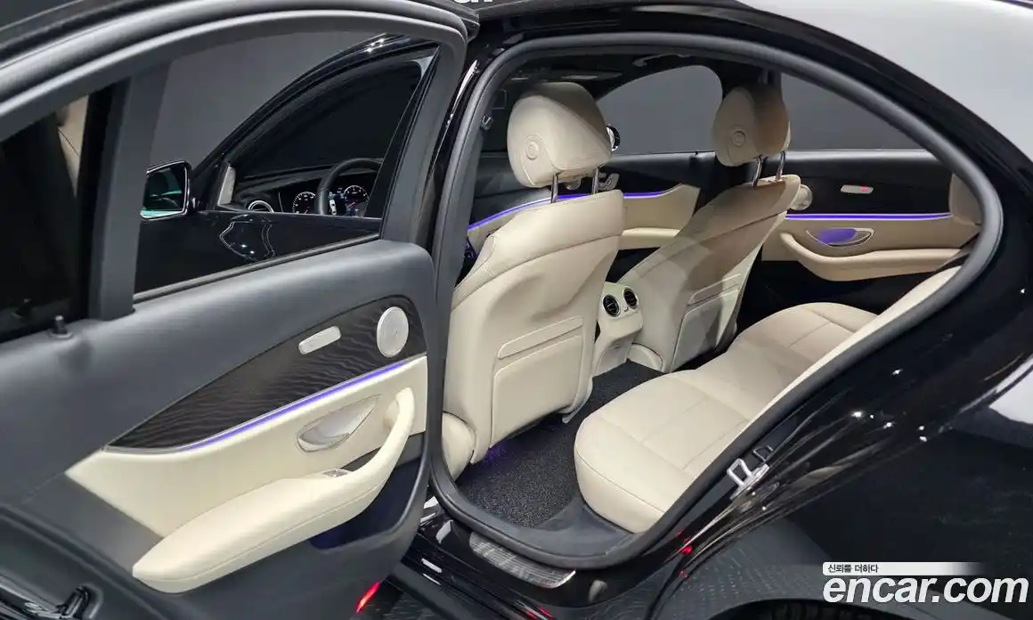 Mercedes-Benz E-Class 2023 2.0 гидро, фото 16