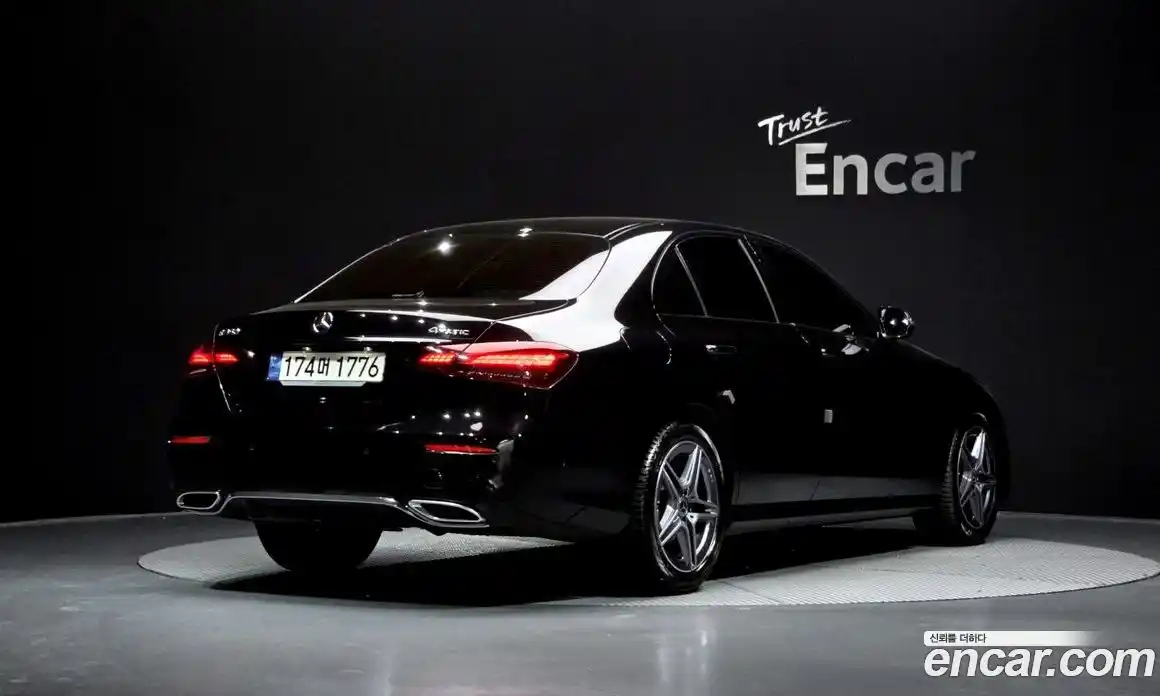 Mercedes-Benz E-Class 2023 2.0 гидро, фото 2