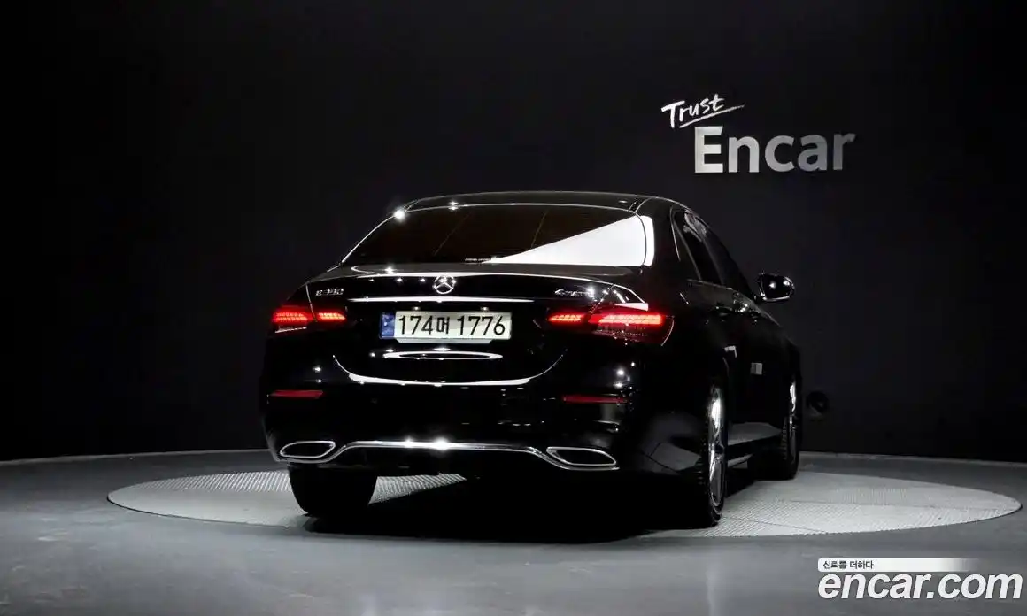 Mercedes-Benz E-Class 2023 2.0 гидро, фото 4