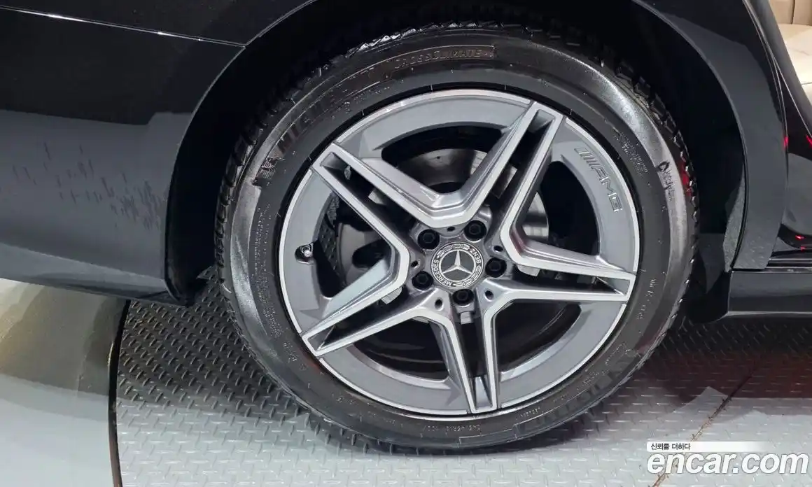 Mercedes-Benz E-Class 2023 2.0 гидро, фото 5