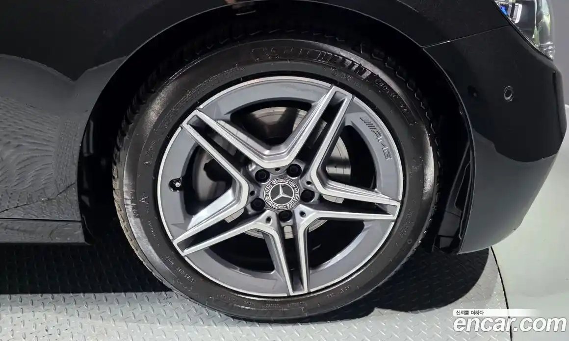 Mercedes-Benz E-Class 2023 2.0 гидро, фото 7