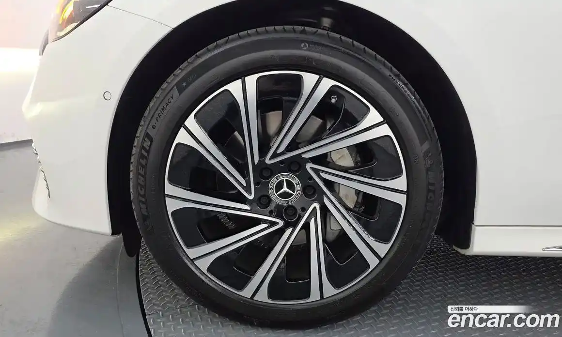 Mercedes-Benz E-Class 2024 2.0 гидро, фото 5