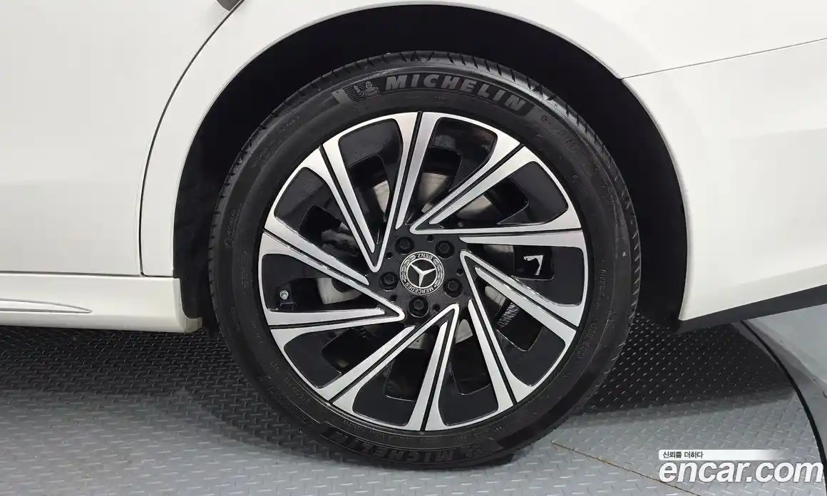 Mercedes-Benz E-Class 2024 2.0 гидро, фото 7