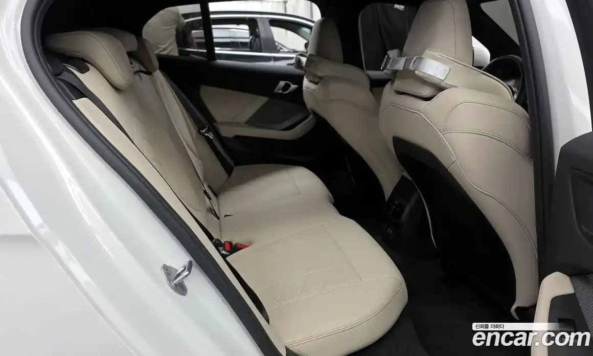 BMW 1-Series 2025 2.0 гидро, фото 18