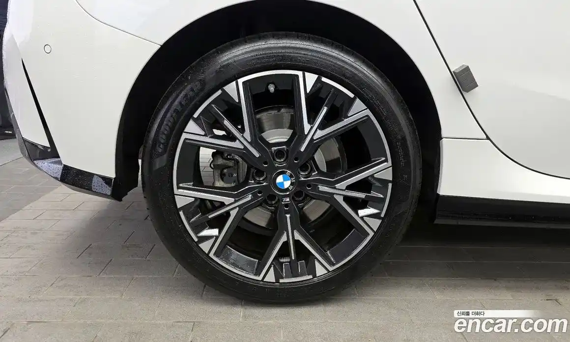 BMW 1-Series 2025 2.0 гидро, фото 5
