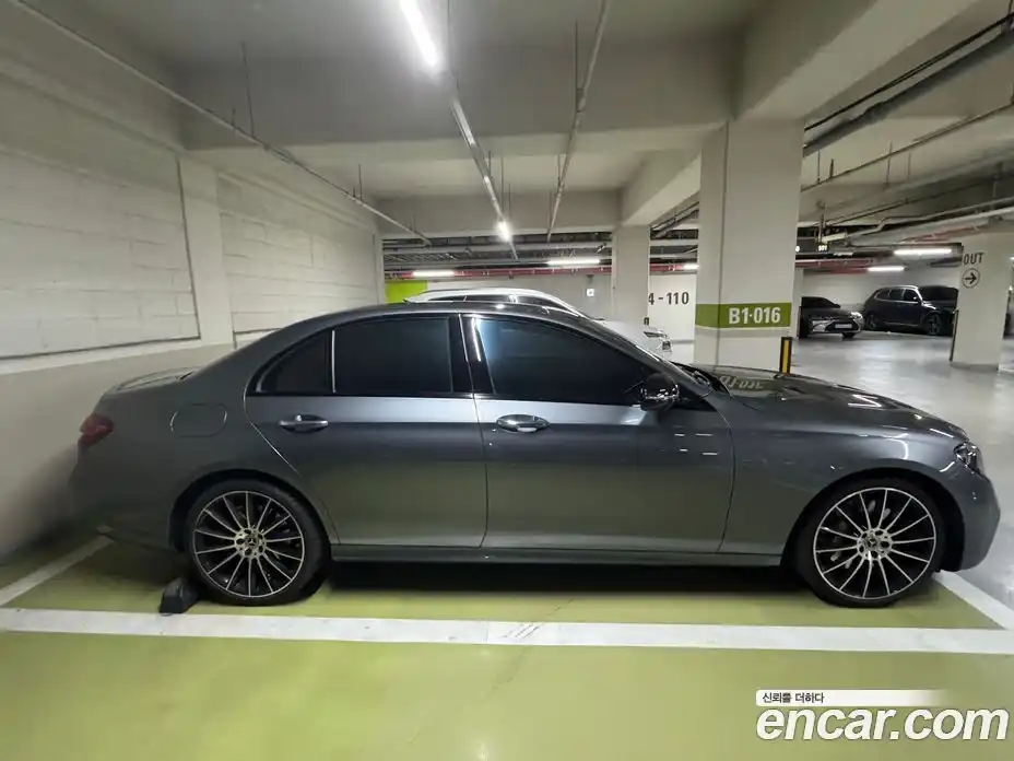 Mercedes-Benz E-Class 2023 2.0 гидро, фото 3