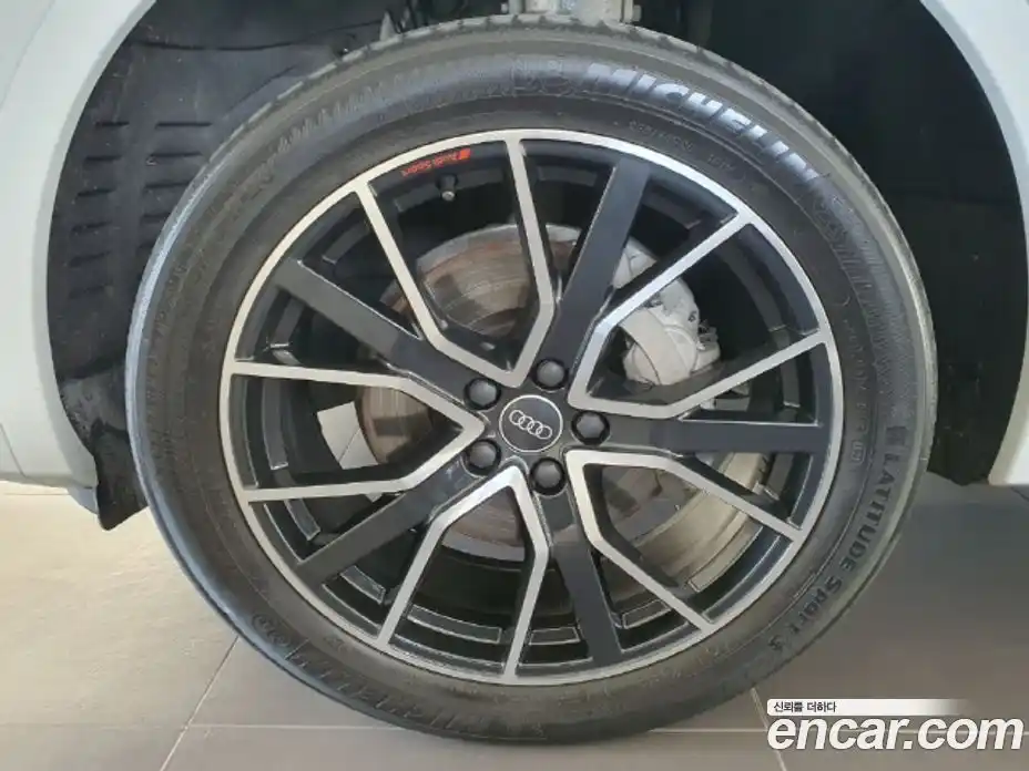 Audi Q5 2023 2.0 гидро, фото 5