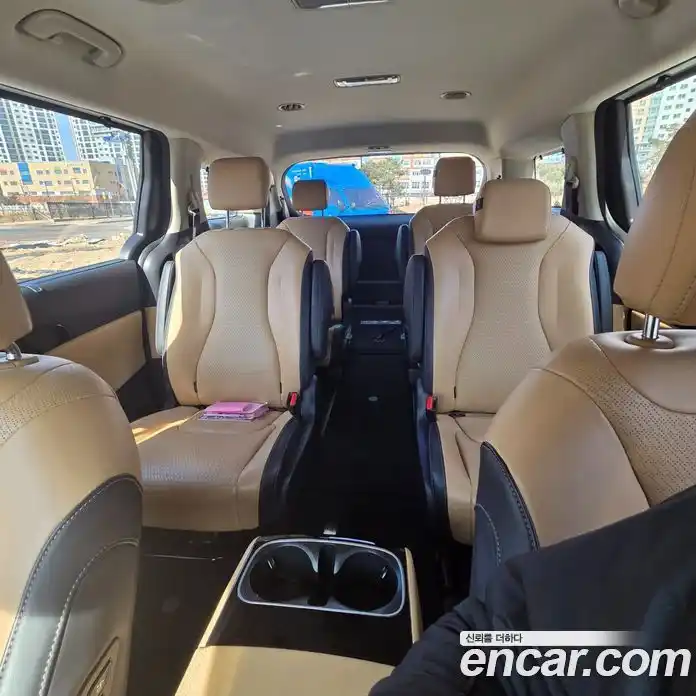 Kia Carnival 2023 2.2 автомат (гидро), фото 8