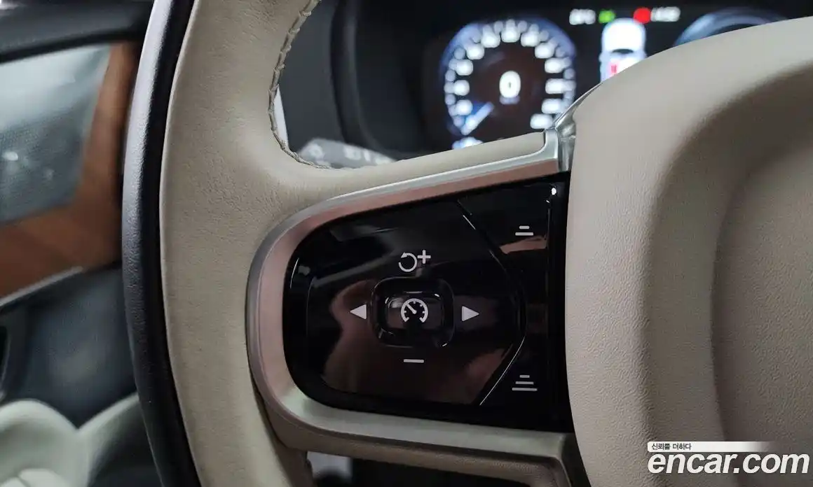 Volvo XC90 2019 2.0 автомат (гидро), фото 23