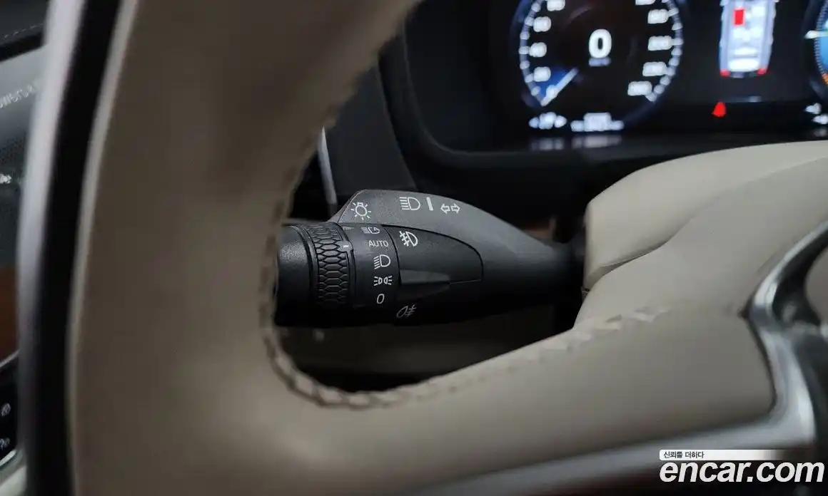 Volvo XC90 2019 2.0 автомат (гидро), фото 30
