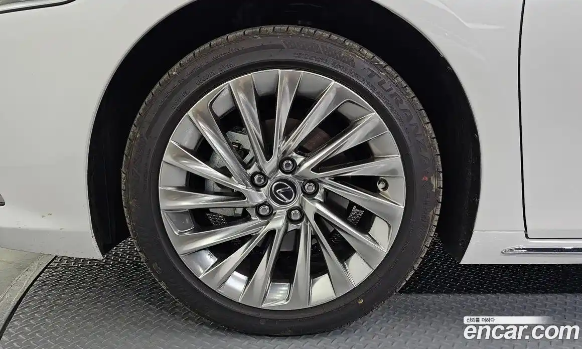 Lexus ES 2026 2.5 гидро, фото 5