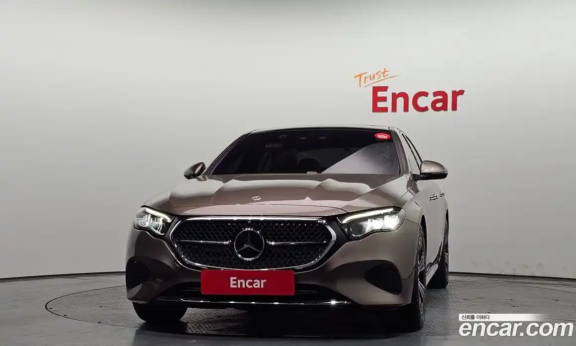 Mercedes-Benz E-Class 2025 2.0 гидро, фото 3