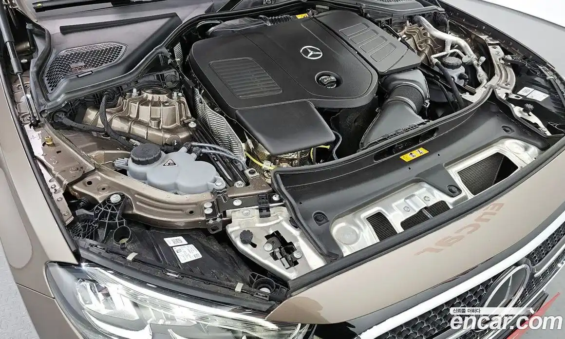 Mercedes-Benz E-Class 2025 2.0 гидро, фото 6
