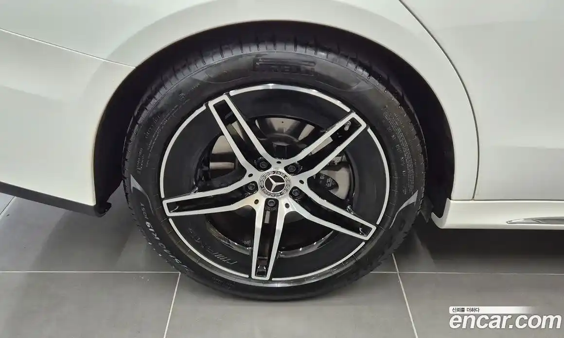 Mercedes-Benz E-Class 2025 2.0 гидро, фото 20