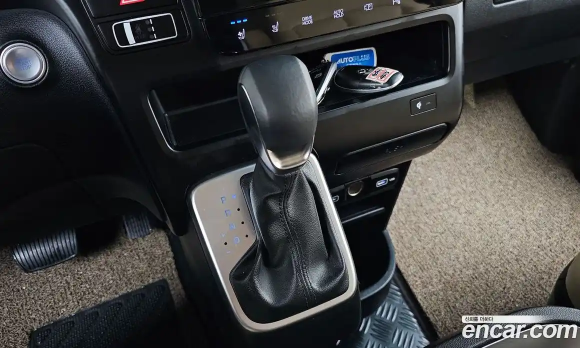 Hyundai Staria 2023 3.5 гидро, фото 11