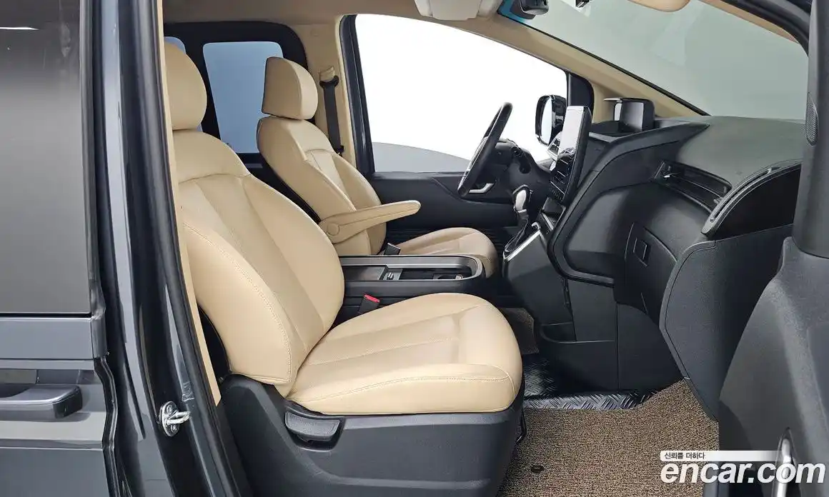 Hyundai Staria 2023 3.5 гидро, фото 16