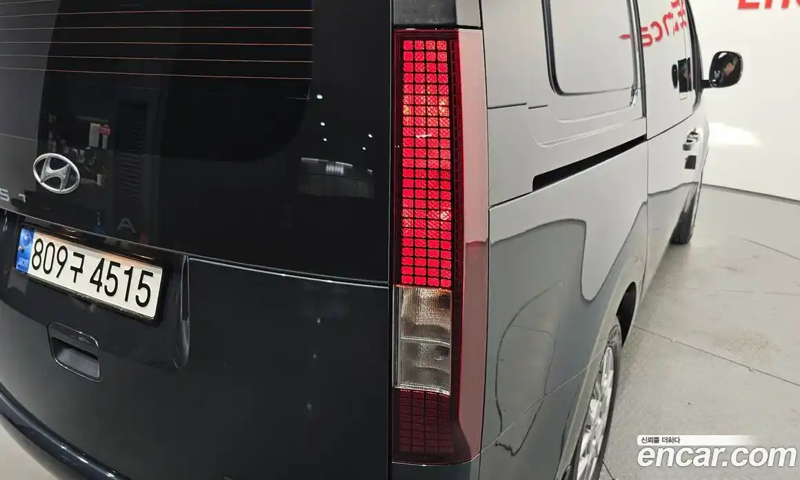 Hyundai Staria 2023 3.5 гидро, фото 8