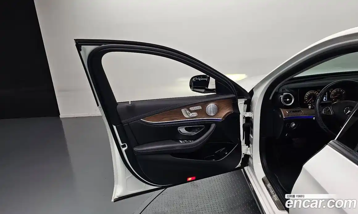 Mercedes-Benz E-Class 2018 2.0 автомат (гидро), фото 14