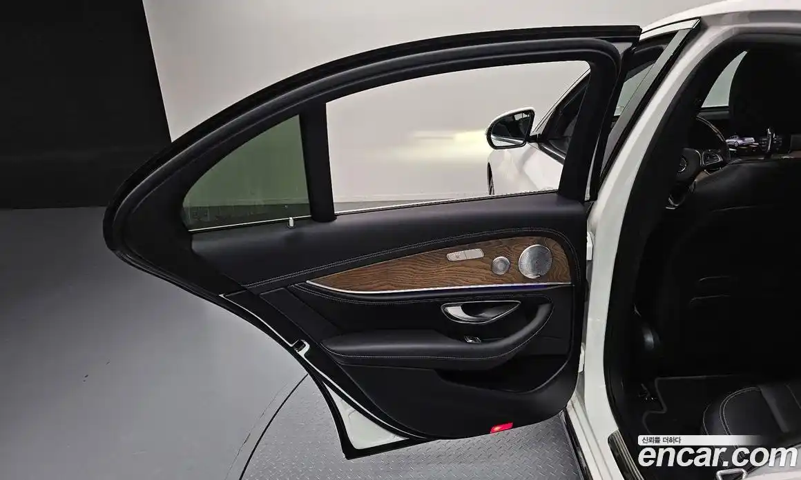 Mercedes-Benz E-Class 2018 2.0 автомат (гидро), фото 15